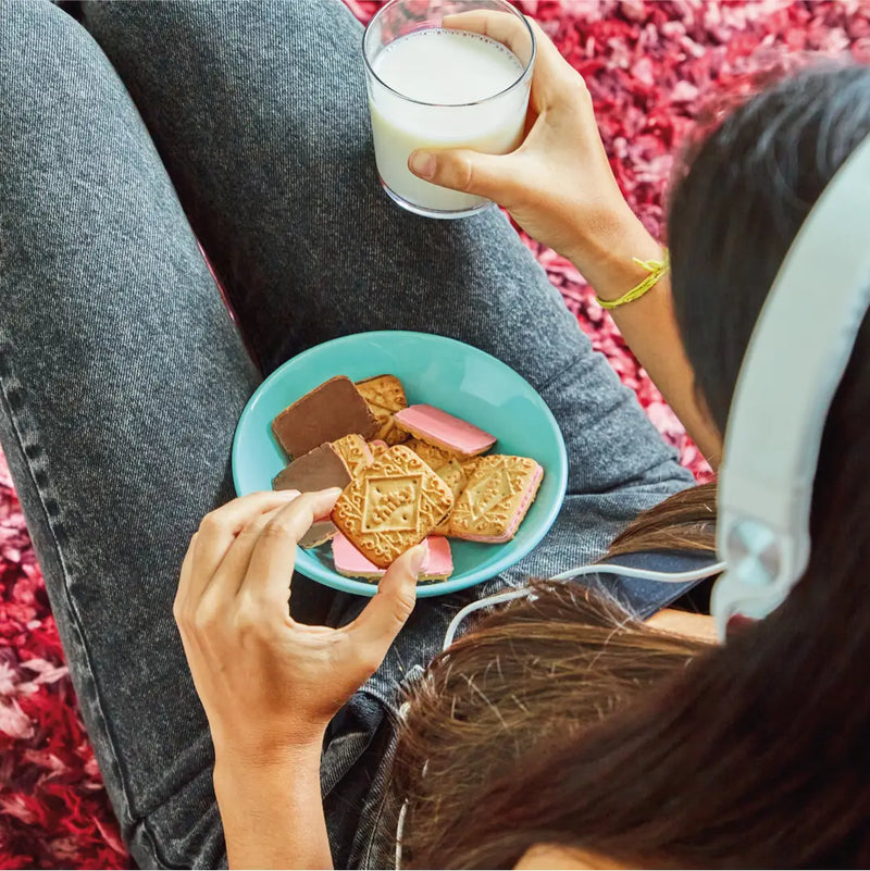 Chiky, Lemon Cookies, Bag 14.1 Oz, Each Bag contains, 10 inner packs of 6 cookies, A crisp vanilla cookie, dipped in lemon flavor