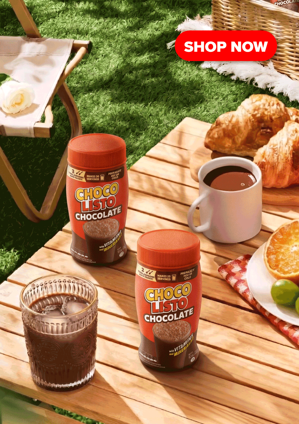 There are two jars of Chocolisto. There is also a glass with ice and Chocolisto, and a small cup with hot Chocolisto, showing that it can be enjoyed hot or cold.
In addition, there are two croissants, an orange, and grapes.
In the upper right corner, there is a button that says:
“Shop Now”
